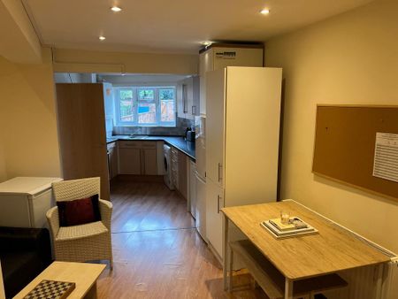 5 bedroom terraced house to rent - Photo 5