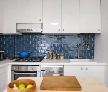 Generous one-bedder in a convenient location - Photo 4