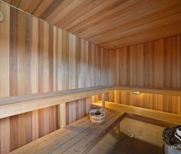 2-Bedroom Apartment with Breathtaking Gold Coast Skyline Views - Photo 5