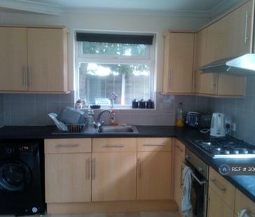 3 bedroom semi-detached house to rent - Photo 5