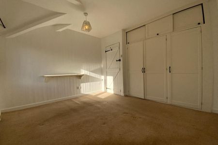 2 bedroom end of terrace house to rent - Photo 3