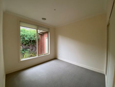 3 Bedroom Single Storey Townhouse in Fantastic Location! - Photo 2