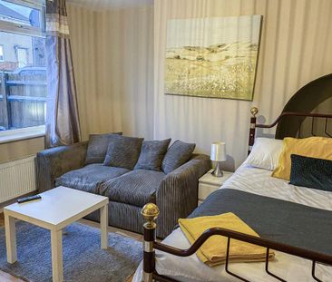 1 bedroom in a house share to rent - Photo 6