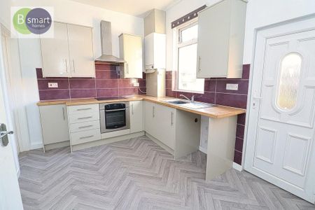 2 bedroom end of terrace house to rent - Photo 4