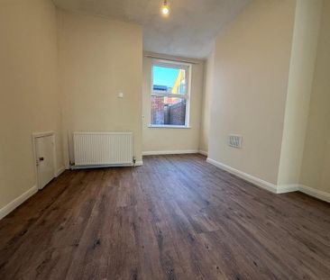 3 bedroom end of terrace house to rent - Photo 6