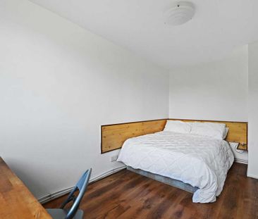 4 bedroom flat to rent - Photo 3
