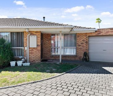 COZY 2-BEDROOM UNIT IN PRIME ST ALBANS LOCATION - Photo 6