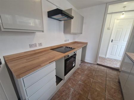 3 bedroom terraced house to rent - Photo 3