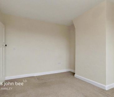 2 bedroom semi-detached house to rent - Photo 5