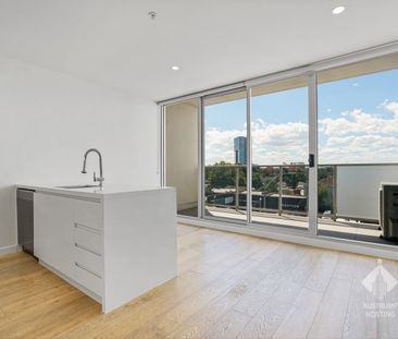 Chic Two-Bedroom Apartment in the Heart of North Melbourne - Photo 4