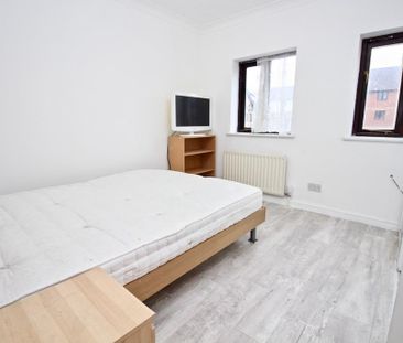 3 bedroom end of terrace house to rent - Photo 3