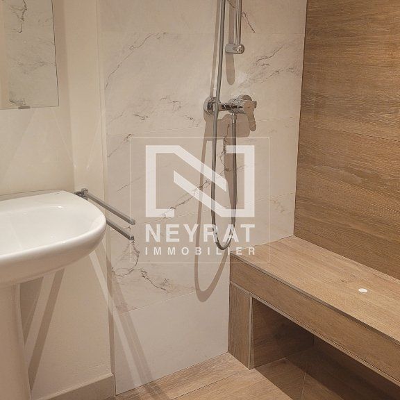 Location Appartement 2 pièces 30m² MONTAUROUX 83440 - Photo 2