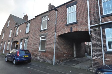 3 bed Terraced - To Let - Photo 5