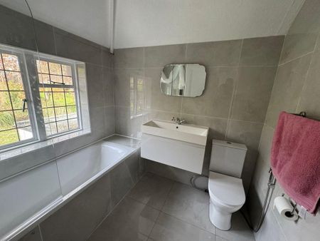 4 bedroom terraced house to rent - Photo 5