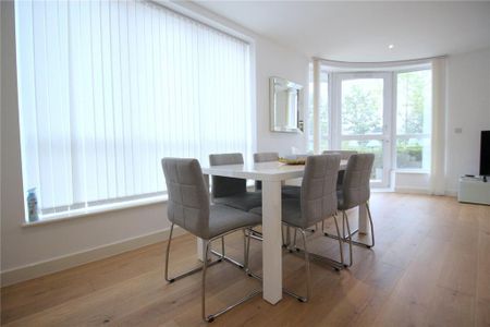 3 bedroom flat to rent - Photo 3