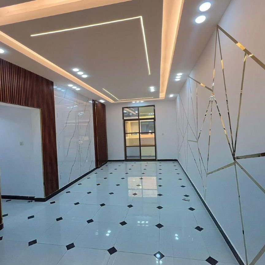 Two luxurious bedrooms with spacious layouts and a - Photo 1