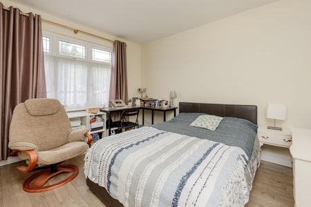 Whitchurch Gardens, Edgware HA8 - Photo 5