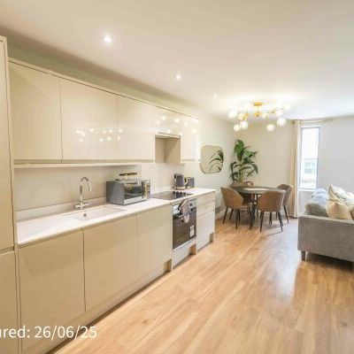 Flat 6, Crescent Court off Blossom Street - Photo 1