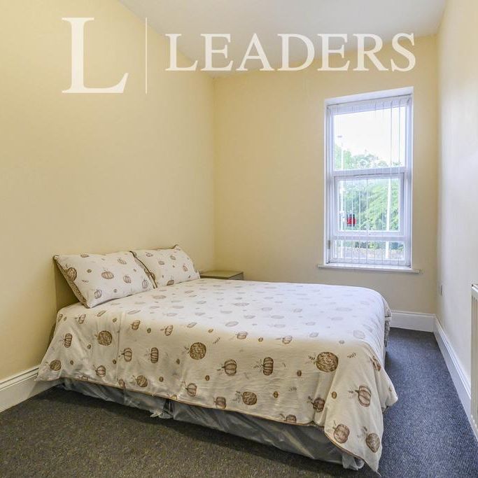 8 bedroom semi-detached house to rent - Photo 1