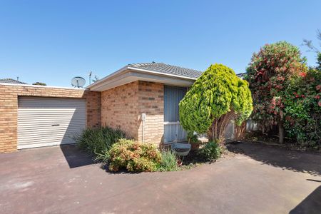 36 Warren Close, Narre Warren. - Photo 5