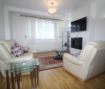 4 Bedroom House - End Terrace To Let - Photo 1