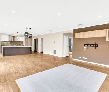 Spacious Family Living in a Prime Craigieburn Location - Photo 2