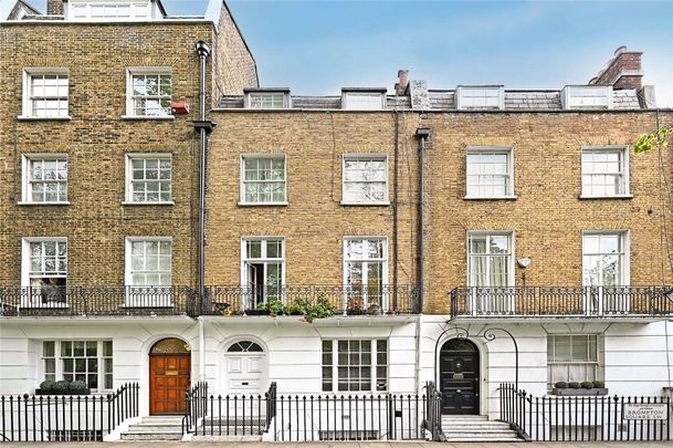 A bright two bedroom apartment with a private entrance, private patio space as well as access to the beautiful Brompton Square Communal Gardens - Photo 1