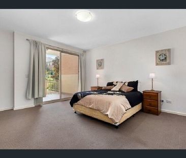 Spacious 3-Bedroom Apartment in Kellyville - Photo 2