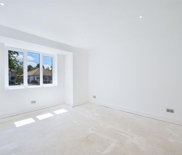 To Let 5 Bed Bungalow - Detached - Photo 2