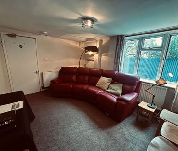 Gorgeous Edwardian house set on the summit of a hill, with commandi... - Photo 2