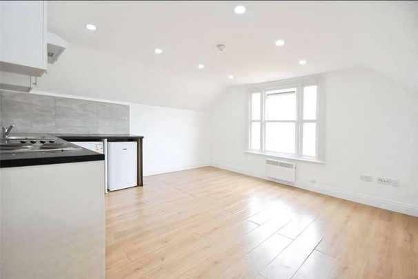 High Street, Staines-upon-thames, Surrey, TW18 - Photo 1