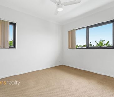 Modern and Spacious Apartment in Annerley !!! - Photo 3