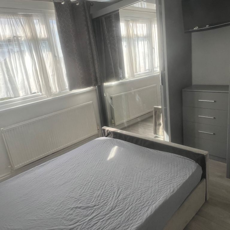 1 bedroom in a house share to rent - Photo 1