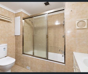 Stylish Two-Bedroom Apartment in the Heart of Sydney CBD - Photo 4