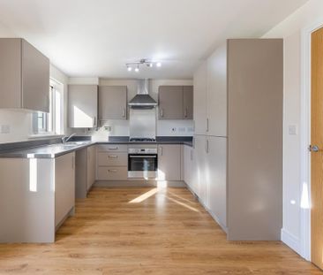 3 bedroom semi-detached house to rent - Photo 1