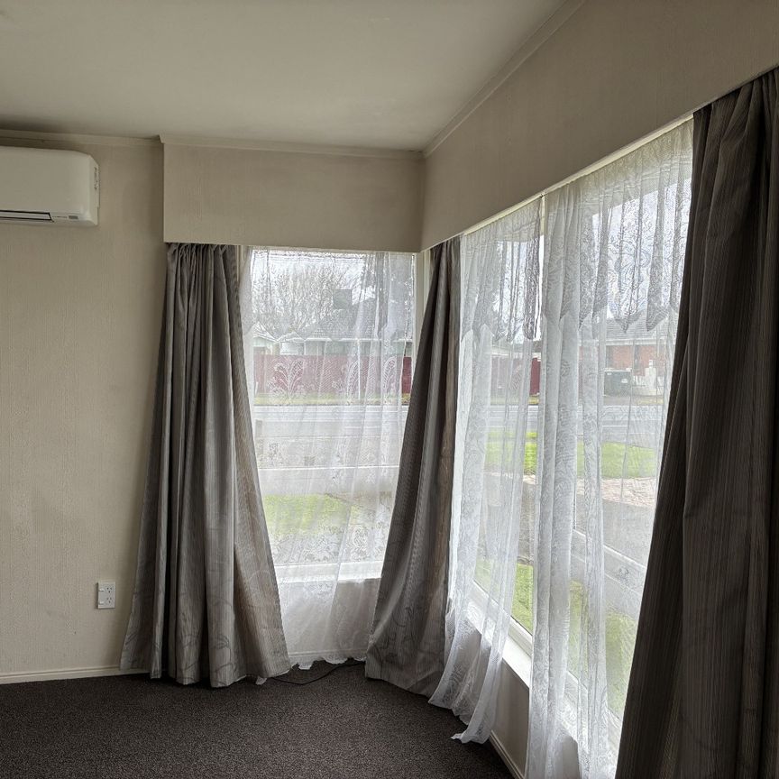 Tidy unit in block of three - Photo 1