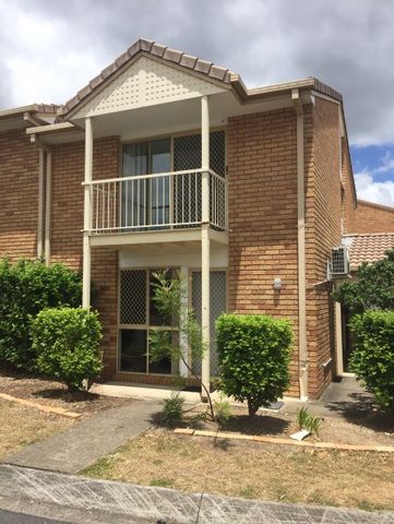 THREE BEDROOMS TOWNHOUSE WITH NEW AIR CONDITION - Photo 3