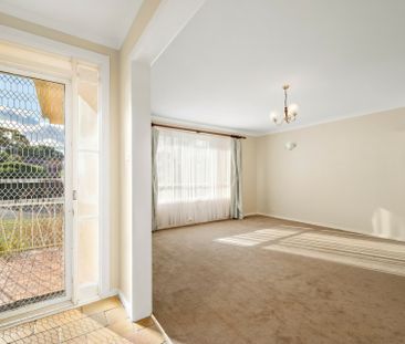 Easy Living in Evatt! - Photo 3