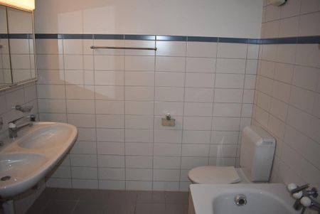 Fantastic 6.5-room chalet with mountain view and pure sunshine - Photo 2