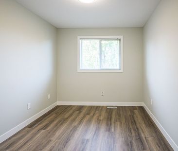 For Lease - 799 Deveron Crescent, London South, Ontario - Photo 3