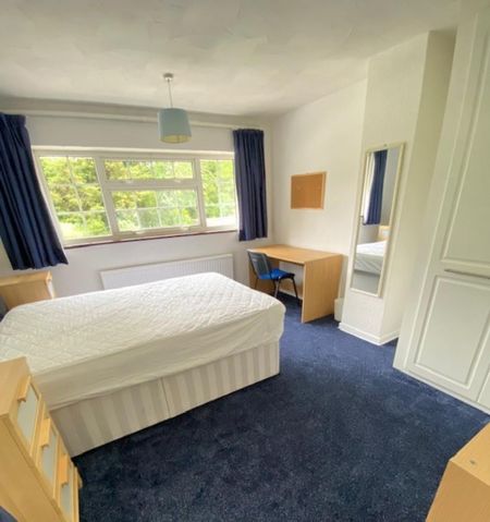 4 bedroom semi-detached house to rent - Photo 5