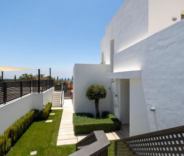 4 room luxury Villa for rent in Rio Real, Marbella, Andalusia - Photo 4