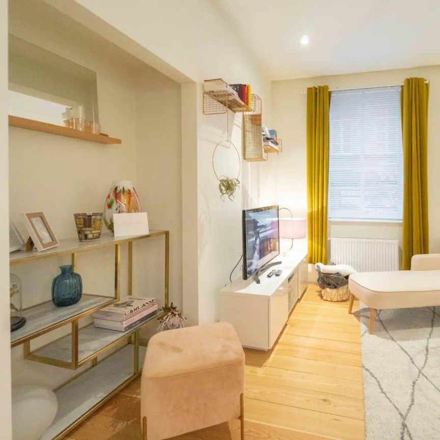 Prachtig gerenoveerd 2 slaapkamerappartement vlakbij de Vrijdagmarkt - Photo 1