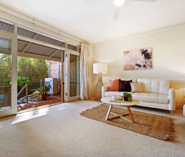 Picture Perfect & Stunning Location - Photo 3