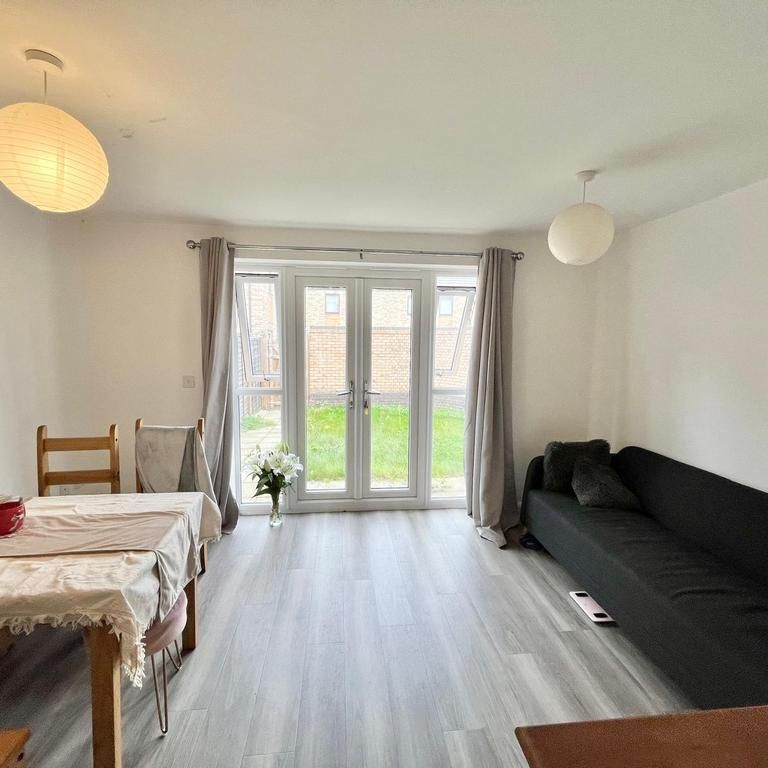 1 bedroom in a house share to rent - Photo 1