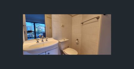 Secure Four Bedroom Family Duplex!! - Photo 4