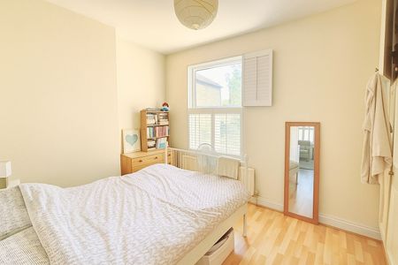 1 Bed Flat, Carminia Road, SW17 - Photo 3