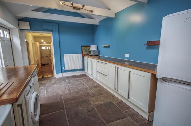 3 Bed House - Terraced - Photo 1