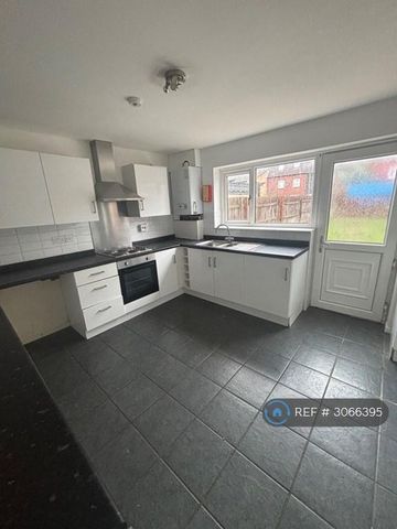 2 bedroom semi-detached house to rent - Photo 4