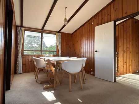 Sunny spacious family home in Hillcrest - Photo 3